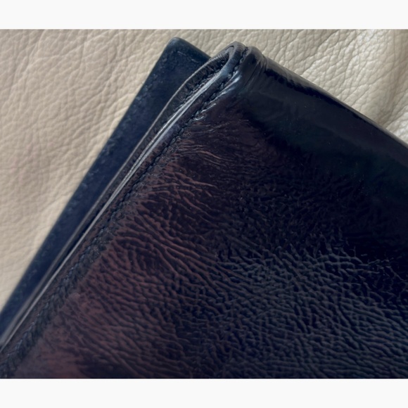 Authentic Gucci Soho Black Patent Leather Tassel Flap Clutch - Picture 4 of 14